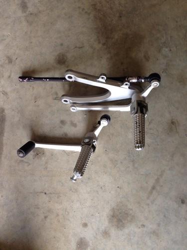 04 05 06 yamaha yzf r1 left side rearset shifter bracket foot peg oem