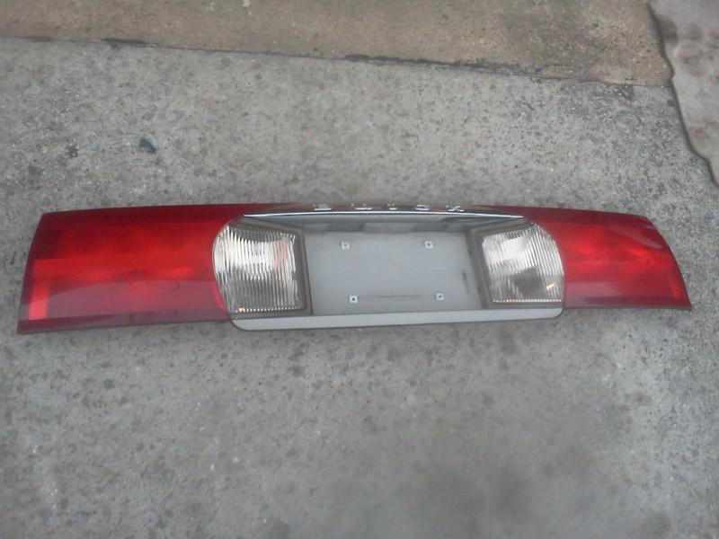 2002-2007  buick rendezvous center brake tail light lift gate hatch panel