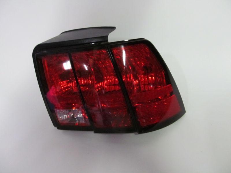 99 00 01 02 03 04 ford mustang oem right tail light nice!