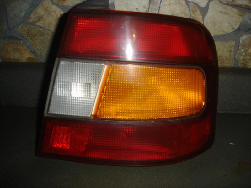 92 93 hyundai elantra 4 dr  passenger side tail light lamp right