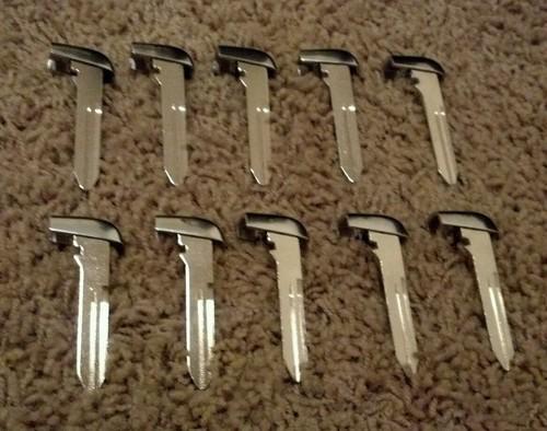 Lot of 10 chrysler / dodge emergency keys for prox fobs emergency pull out keys 