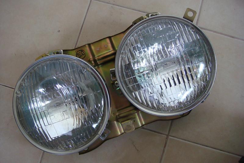 Datsun bluebird 510 sss 1600 1800 head light assembly jdm oem left side nos oem