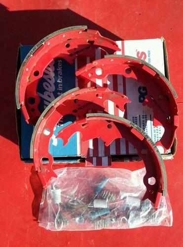 Raybestos (4)  brake 538pg  shoes & hardware kit,caravan, plymouth, dodge,jeep