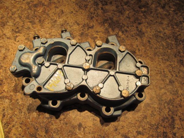 Johnson evinrude cylinder head cover 1978  25 35 hp 323584 **14619**