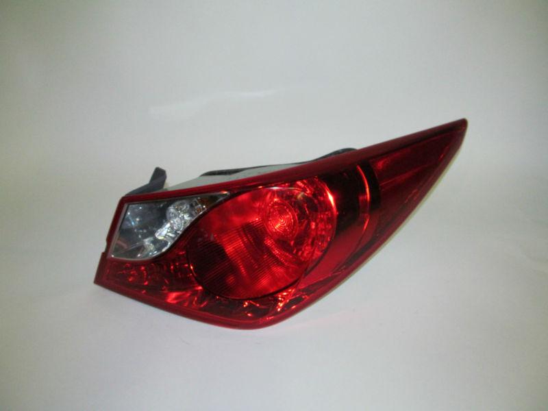 2010 2011 2012 hyundai sonata oem right tail light nice!