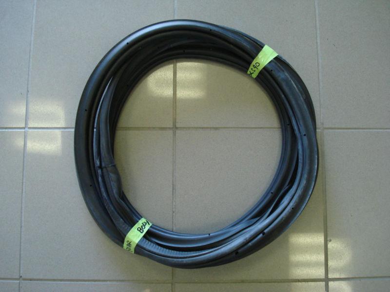 Volvo oem tailgate weatherstrip xc90