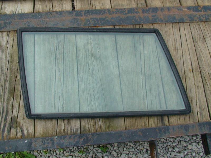 1987 jeep cherokee xj passenger side rear quarter glass 84-96