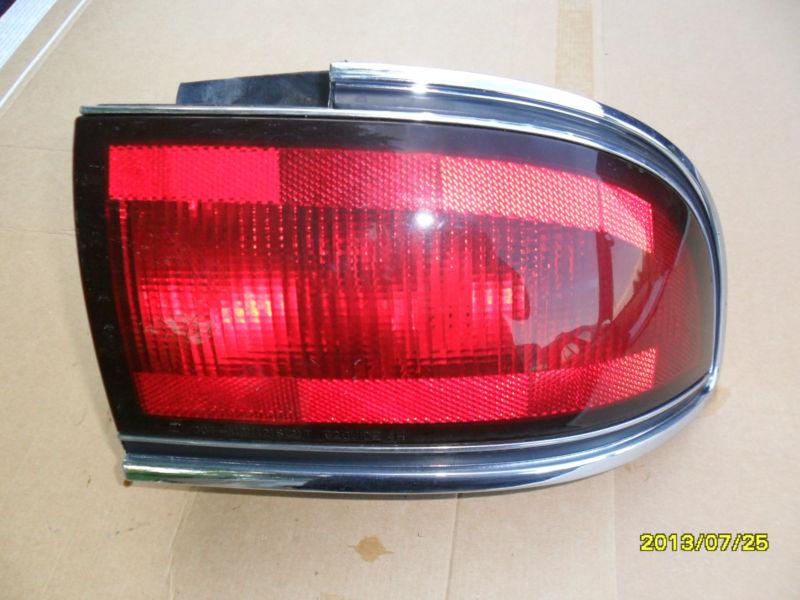 92 93 94 95 96 lesabre  right  tail light side 66842