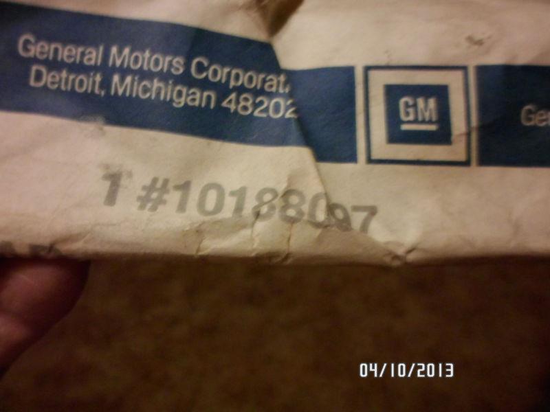 Nos gm chevy buick olds lower radiator support mounting seal 1088097