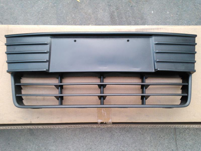 2012-2013 ford focus center lower black grille 