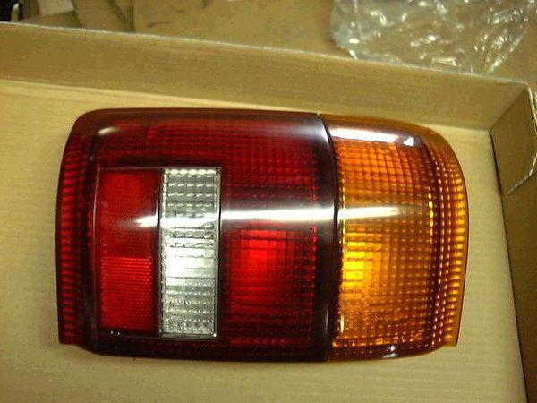 Toyota hilux surf 1991 rear left combination lamp [0115600]