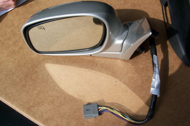 2003 towncar drivers side heated silver side view mirror, nice !!!