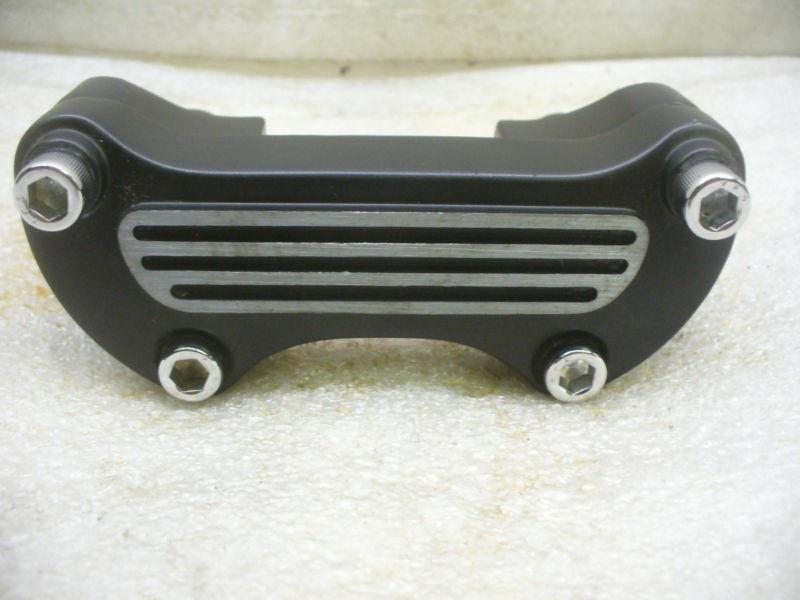 Harley fx/xl/softail 1" x 3 1/2" w. black risers, finned top clamp & 4 bolts.