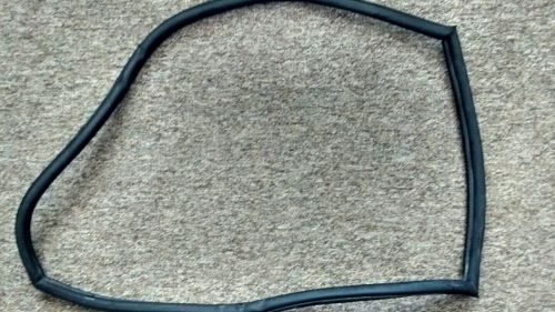 1977 - 83 bmw e21 right rear quarter window weatherstrip seal