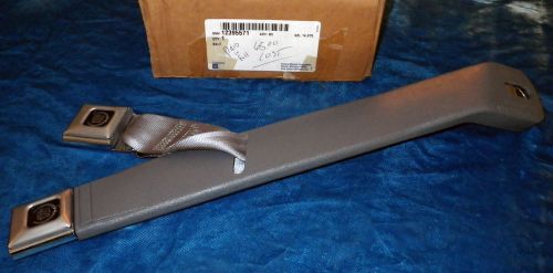 Nos 1989 1980&#039;s cadillac passenger side seatbelt gray oem gm #12395571 fleetwood