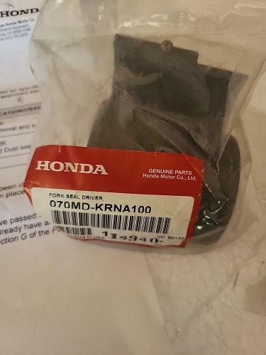 Genuine honda crf250r 15 center bolt wrench &amp; seal driver tool  070ma-krna100