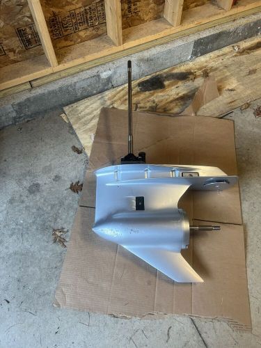 New honda bf250 outboard lower unit 41100-zvl-702zc with cosmetic damage