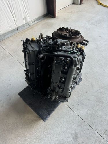 2007 suzuki df300 300hp 4-stroke powerhead crankcase assembly