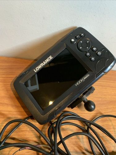 Lowrance hook reveal 5 5xss fishfinder gps w/transducer