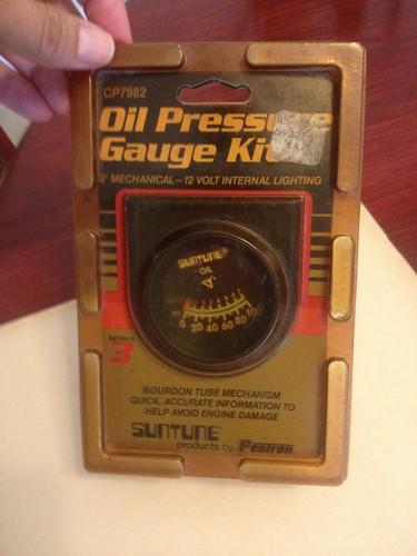 Vintage suntune oil pressure gauge