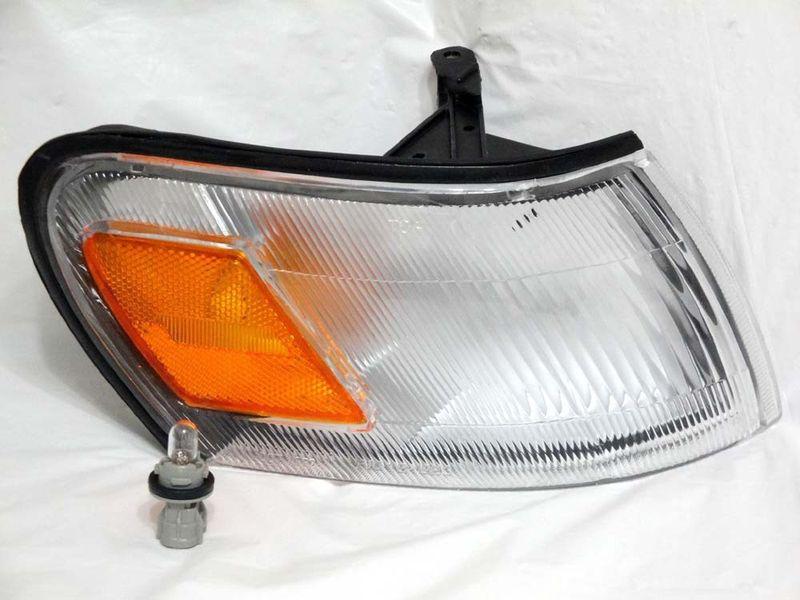 Toyota 93-97 corolla corner signal light lamp r h passenger side w/bulb new