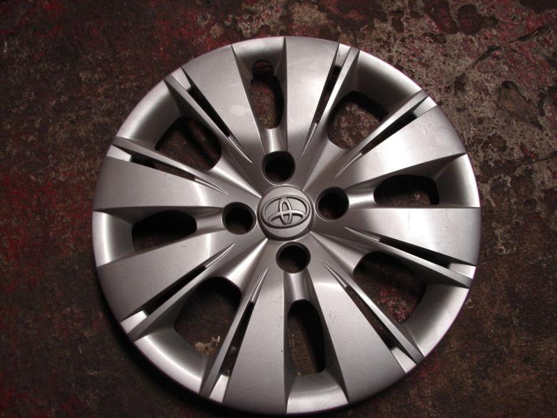 1-   15" 2012 toyota yaris  hubcap hubcaps 61164