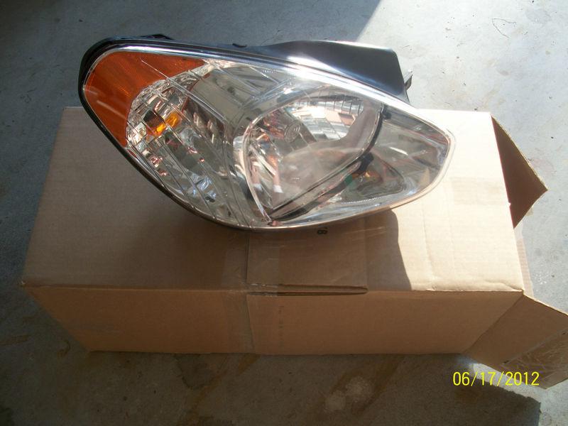 2008 hyundai accent head light