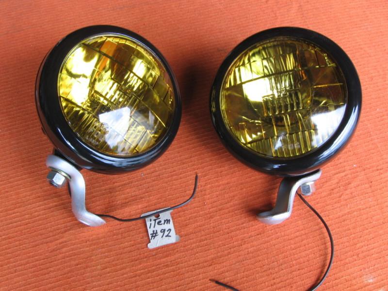 2 yellow fog lights 