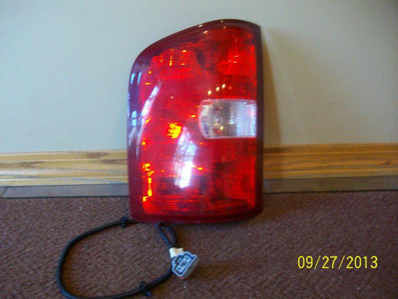 *used* oem lh tail light chevy silverado 07-09