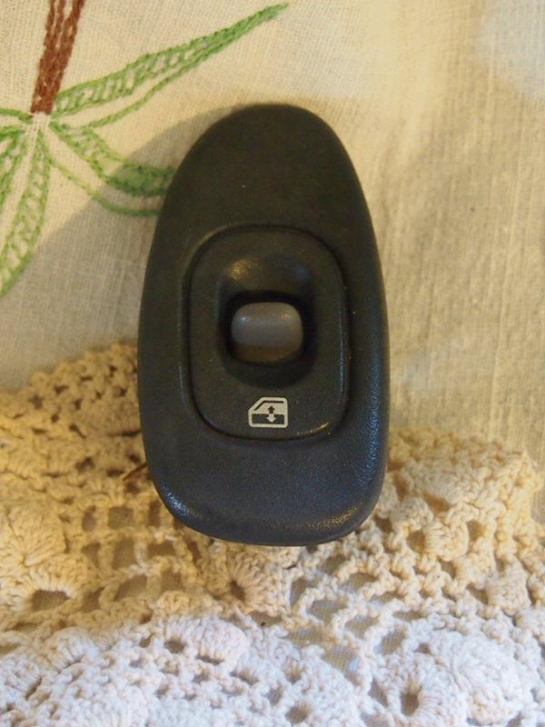 01-05 pontiac grand am rear driver window switch  2001 2002 2003 2004 2005