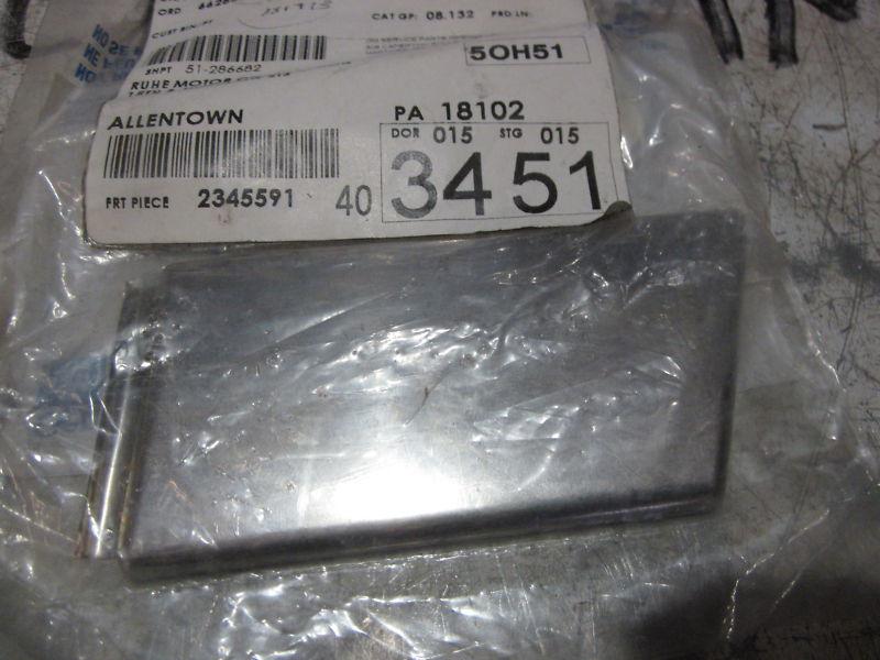 Gm oem part 22512386  lower body molding (a31 bin 17)