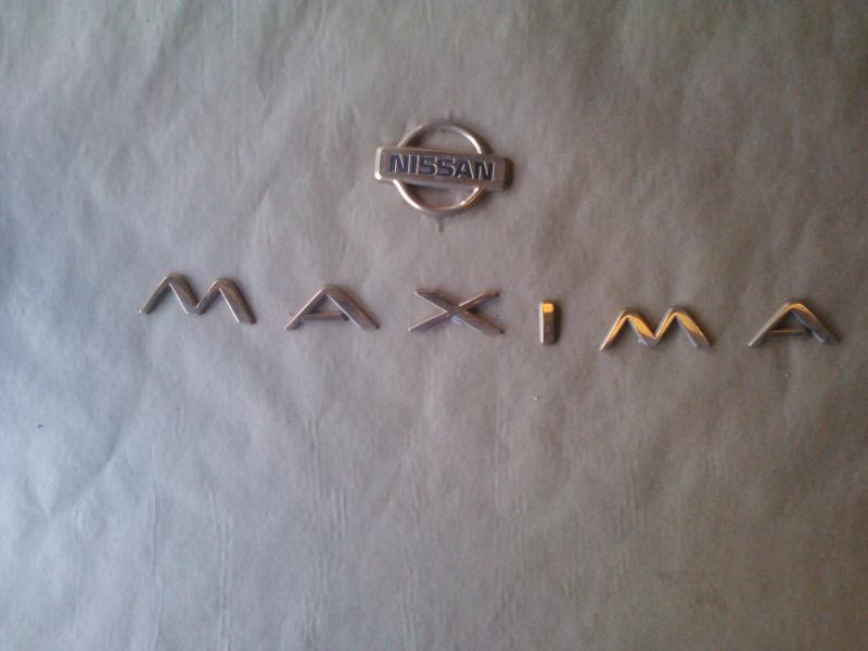 1995-1999 nissan maxima trunk  emblem