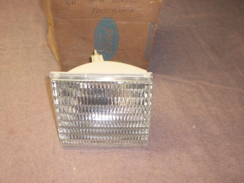 Lincoln 90,94 town car park lamp rh orig. ford nos