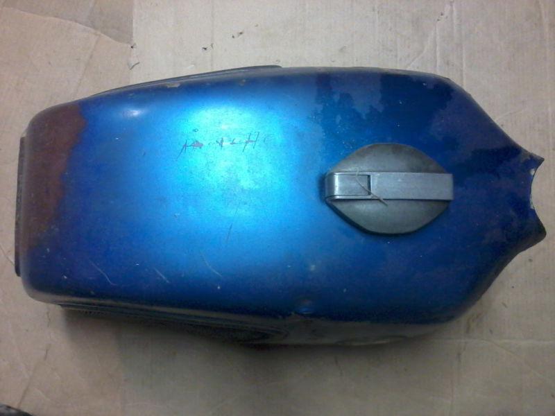 Bmw r75/5 gas tank fuel revers lid   lid opens forward. 1970 