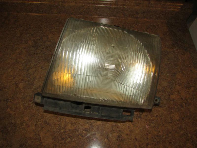 Toyota hilux tacoma truck oem left headlight assembly 1997,1998,1999,2000