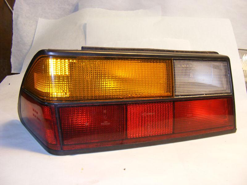 Saab 900 classic convertible / 4 d tail light 87-93 turbo lh turbo 8585895